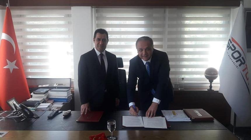 Suluova&rsquo;ya 8 spor tesisi i&ccedil;in imzalar atıldı