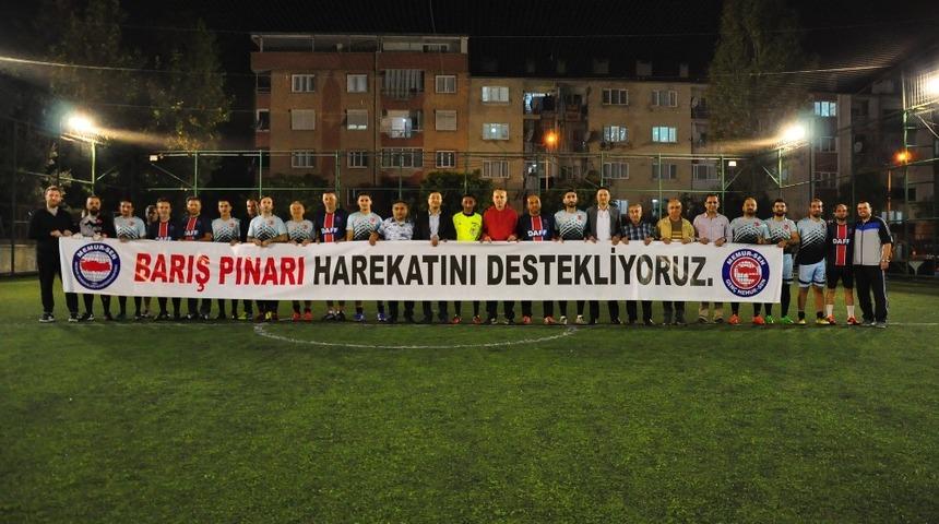 &rsquo;Barış Pınarı Harekatı&rsquo;na pankartlı destek