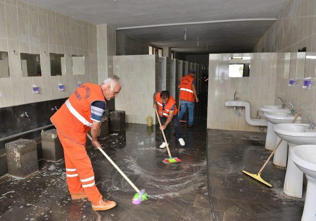 Büyükşehir Belediyesi’nden camilerde temizlik seferberliği