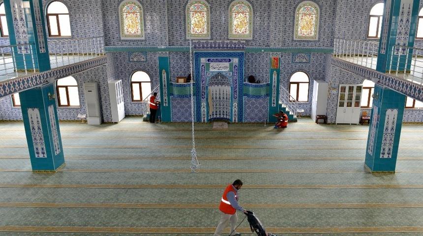 Büyükşehir Belediyesi’nden camilerde temizlik seferberliği