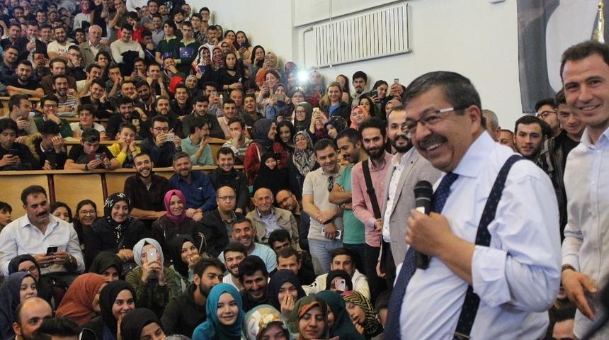 Yazar Hayati İnan&ccedil; K&uuml;tahya&rsquo;da