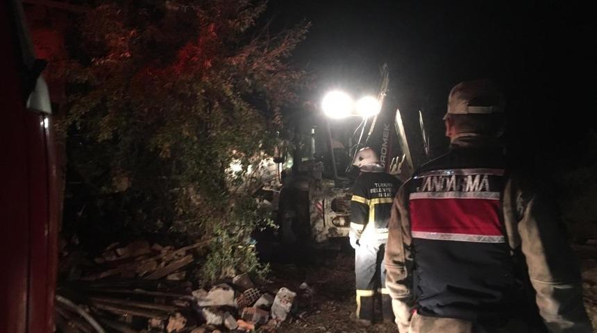 Tandır evinde &ccedil;ıkan yangın evlere sı&ccedil;ramadan s&ouml;nd&uuml;r&uuml;ld&uuml;