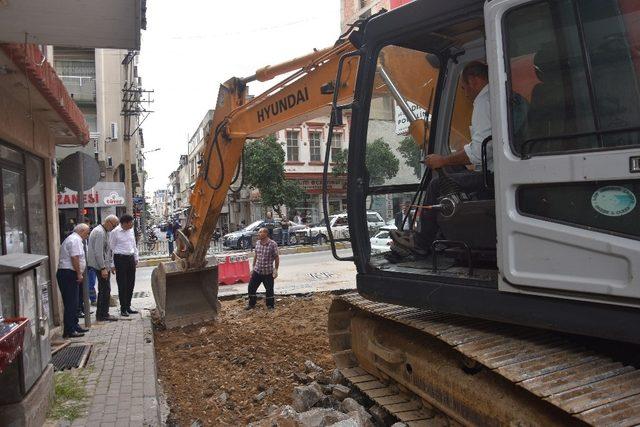 Başkan &Ouml;zcan, Nazilli&rsquo;de yol yenileme &ccedil;alışmalarını inceledi 4