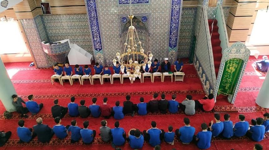 &Ouml;ğrenciler Mehmet&ccedil;ik i&ccedil;in Fetih Suresi okudu