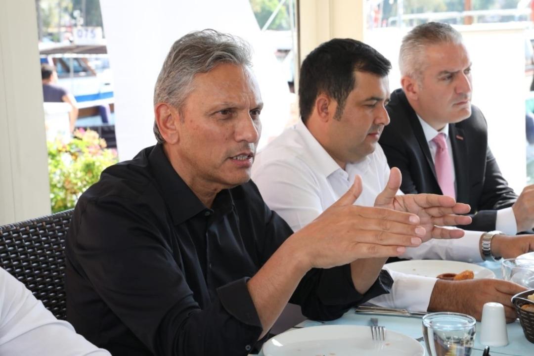 T&Uuml;RSAB Heyeti Dalyan&rsquo;da turizmcilerle bir araya geldi