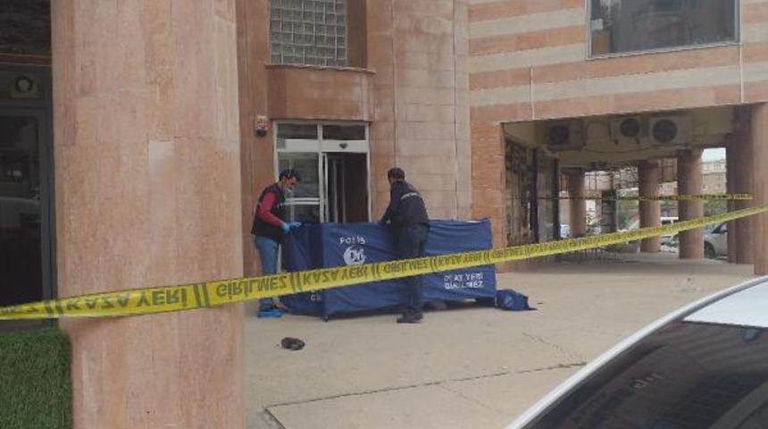 Bursa'da Azeri kadın 13'&uuml;nc&uuml; kattan atlayarak intihar etti