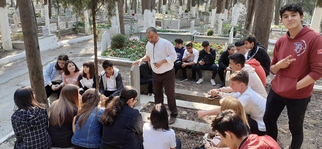 Din &ouml;ğretmeninden uygulamalı tekfin dersi