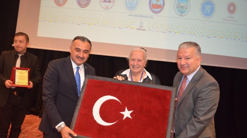 Kazım Karabekir&rsquo;in kızı Timsal Karabekir 2.Uluslararası Develi Aşık Seyrani T&uuml;rk K&uuml;lt&uuml;r&uuml; Kongresi 2. G&uuml;n&uuml;nde Babası Kazım Karabekir&rsquo;i anlattı