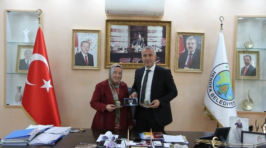 Hendekli sanat&ccedil;ı Mecide Temiz, Başkan Babaoğlu&rsquo;nu ziyaret etti
