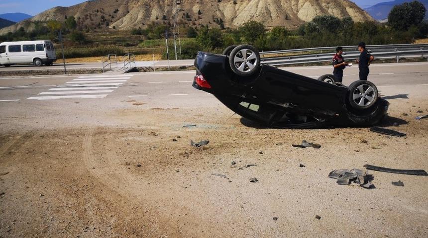 Boyabat&rsquo;ta otomobil takla attı: 1 yaralı