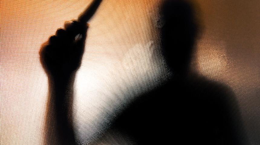 Antalya'da boşandığı eşini ve erkek arkadaşını bı&ccedil;akladı