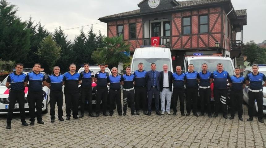 D&uuml;zce&rsquo;de zabıta ve itfaiye ara&ccedil;larına bayrak astı