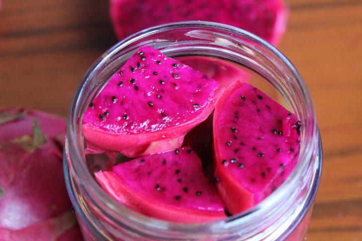 237 çeşit turşu yaptı! Ejder meyvesinin bile turşusunu kuruyor G5