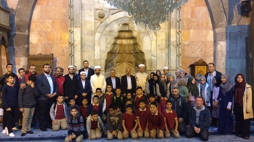 Öğrenciler Mehmetçik için sabah namazında buluşup dua etti