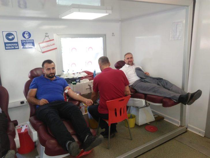 Barış Pınarı Harekatına destek vermek isteyen vatandaşlar kan bağışında bulundu G3