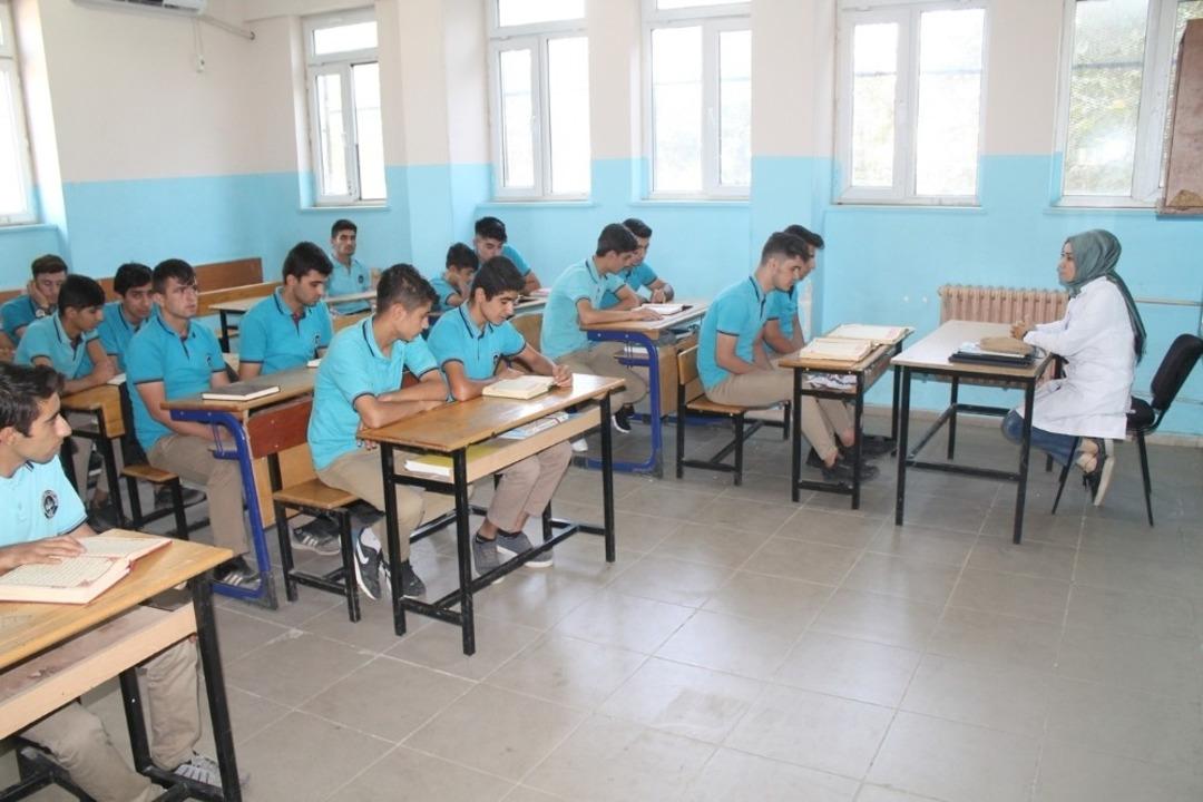 İmam hatiplilerden Barış Pınarı Harekatı&rsquo;na Fetih Suresi ile destek