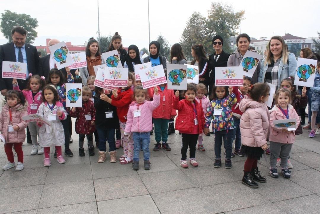 &Ccedil;ocuklar doyasıya eğledi