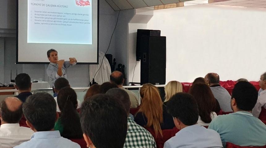 Anadolu Vakfı Osmaniye&rsquo;de &ouml;ğretmen ve &ouml;ğrencilerle buluştu