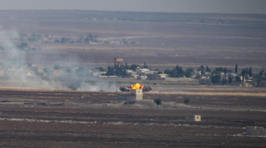 Barış Pınarı Harekatı'nda Ayn El Arab'daki terör hedefleri, top atışları ile vuruldu