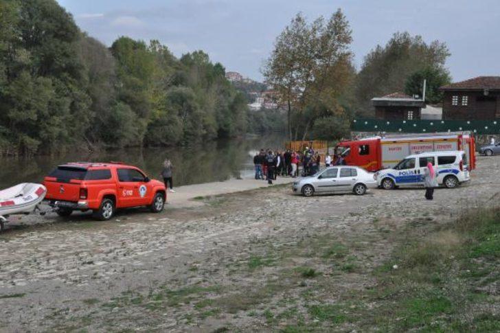 Park ettiği otomobili ırmağa düştü! Büyük şaşkınlık yaşadı G1