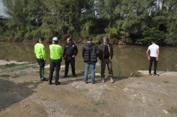 Park ettiği otomobili ırmağa düştü! Büyük şaşkınlık yaşadı G4