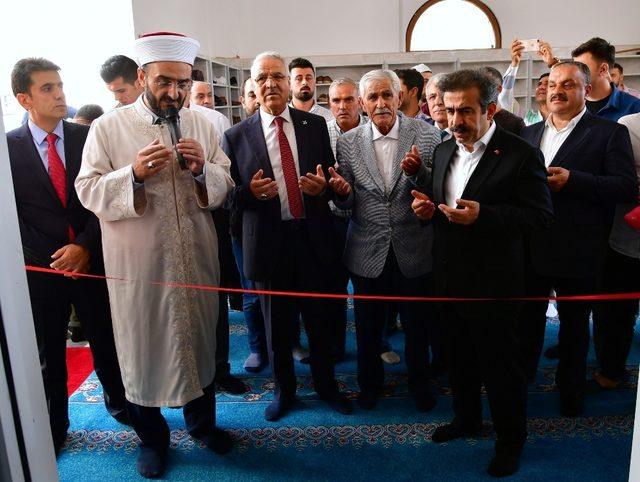 Vali Güzeloğlu yapımı tamamlanan cami açılışını yaptı