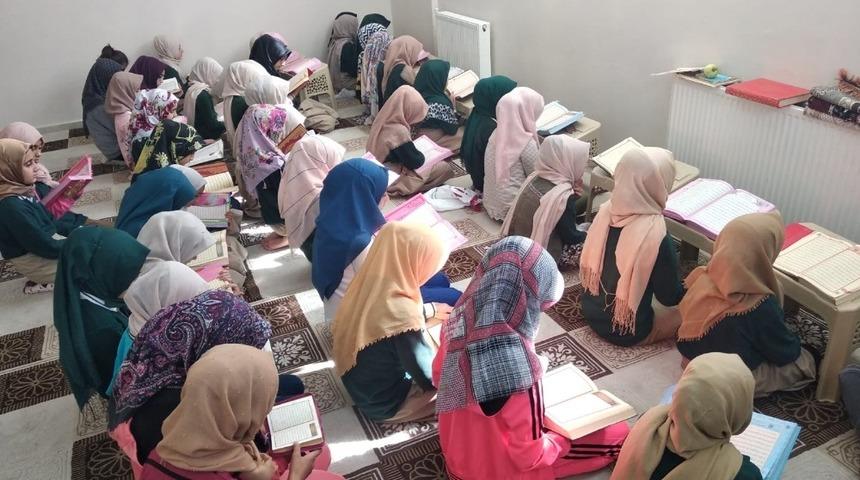 &Ouml;ğrenciler Fetih Suresi okudu