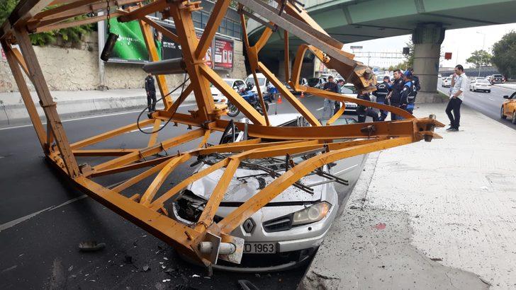 Bakırköy'de aracın üzerine vinç parçası düştü: 2 yaralı G1