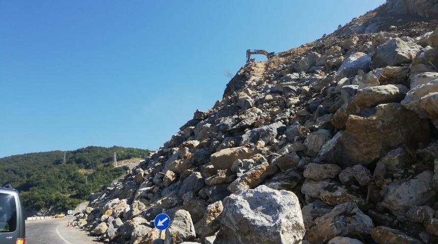 Tıp fak&uuml;ltesi yolu ulaşıma kapatıldı