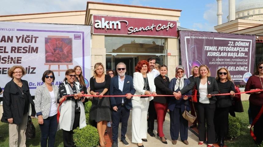 Asuman Yiğit&rsquo;in resim sergisi B&uuml;y&uuml;k&ccedil;ekmece&rsquo;de a&ccedil;ıldı