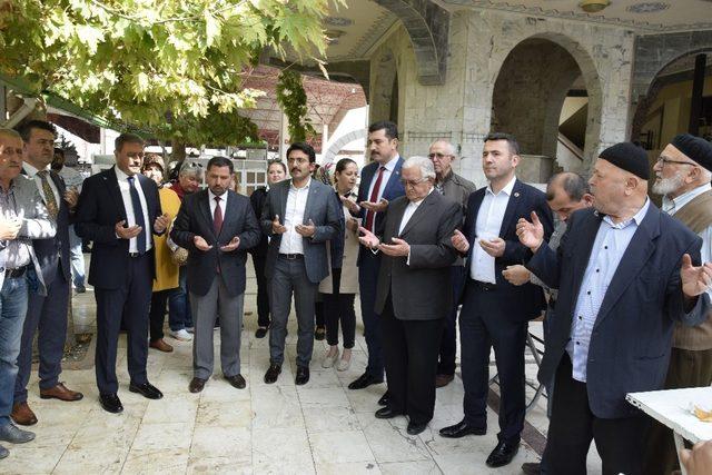 Mehmetçik için pişi dağıttılar