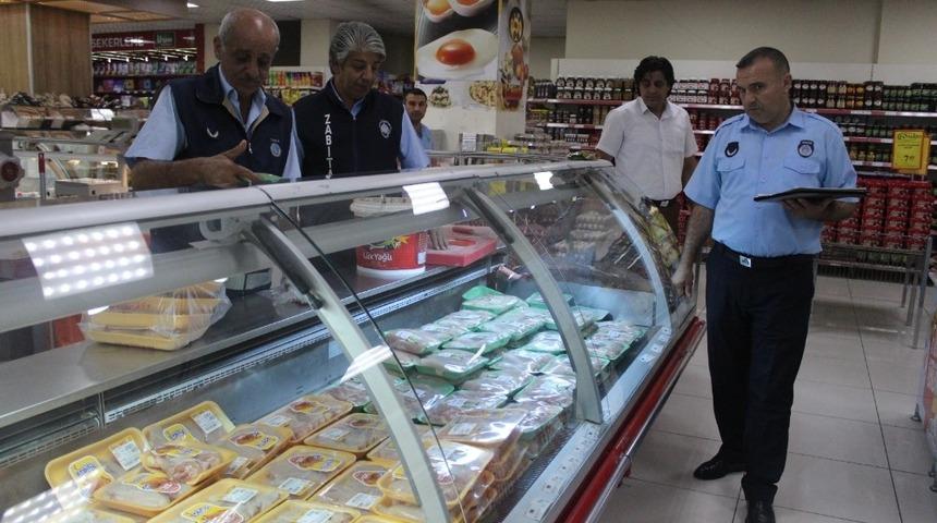 Zabıta ekipleri marketleri denetledi