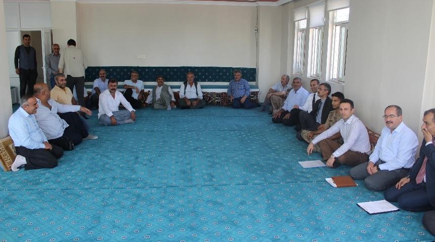 Kaymakam Doğan, k&ouml;y gezilerini s&uuml;rd&uuml;r&uuml;yor