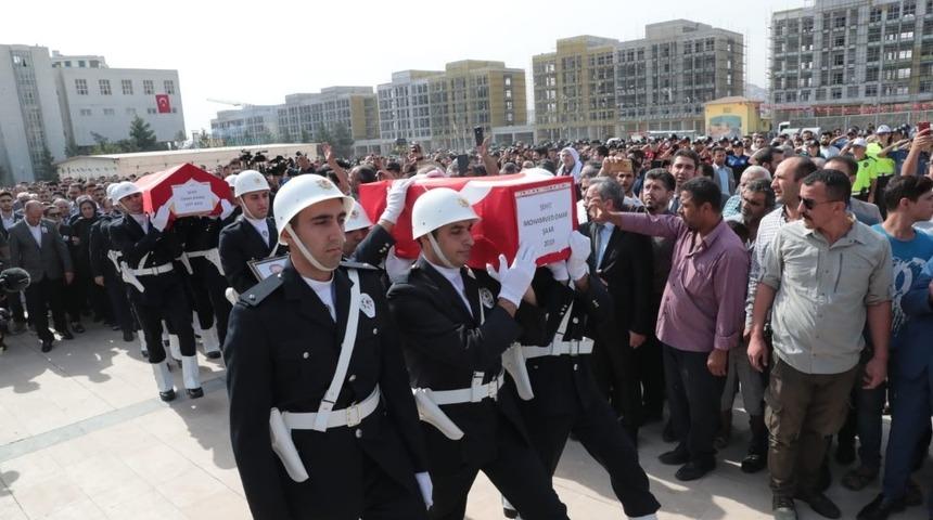 Beyazg&uuml;l şehit t&ouml;renine katıldı
