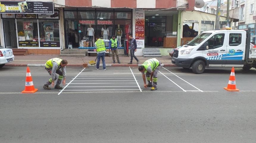 1 kişinin hayatını kaybettiği caddeye yaya ge&ccedil;idi yapıldı