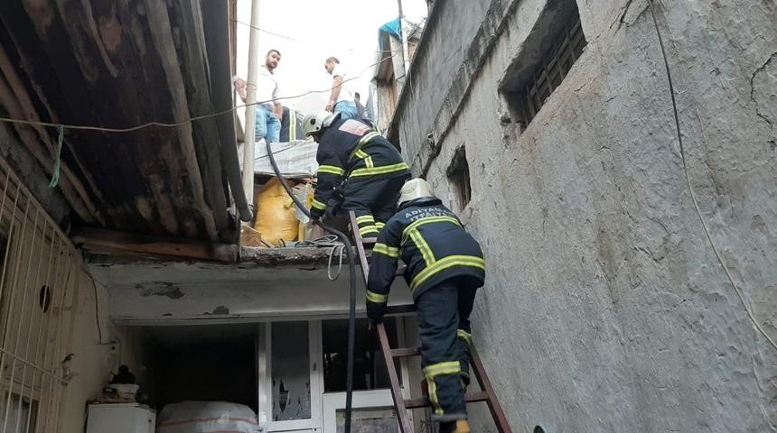 İki bina arasında &ccedil;ıkan yangın korkuttu