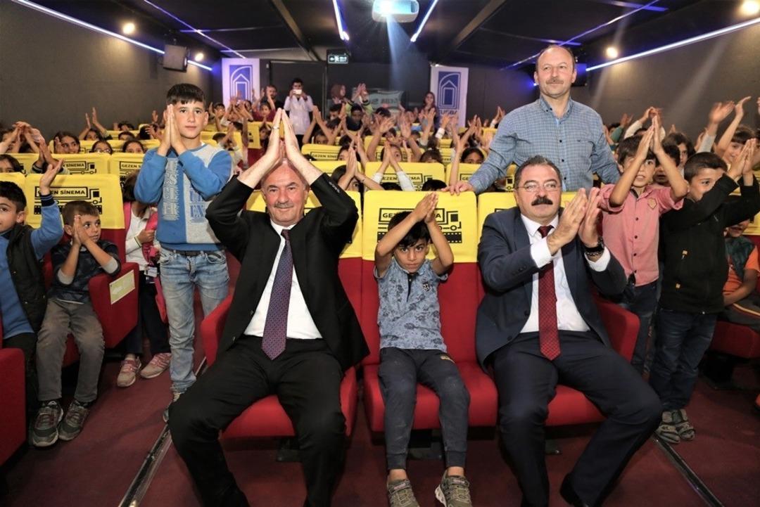 Tuşba Belediyesi, &ccedil;ocukları sinemayla buluşturdu