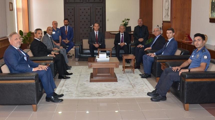 İntiharı önleyen polisleri Emniyet Müdürü Ekici, tebrik etti