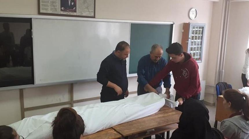 Din Kültürü ve Ahlak Bilgisi dersindeki 'kefenli' anlatım çok konuşulmuştu! Soruşturma başlatıldı