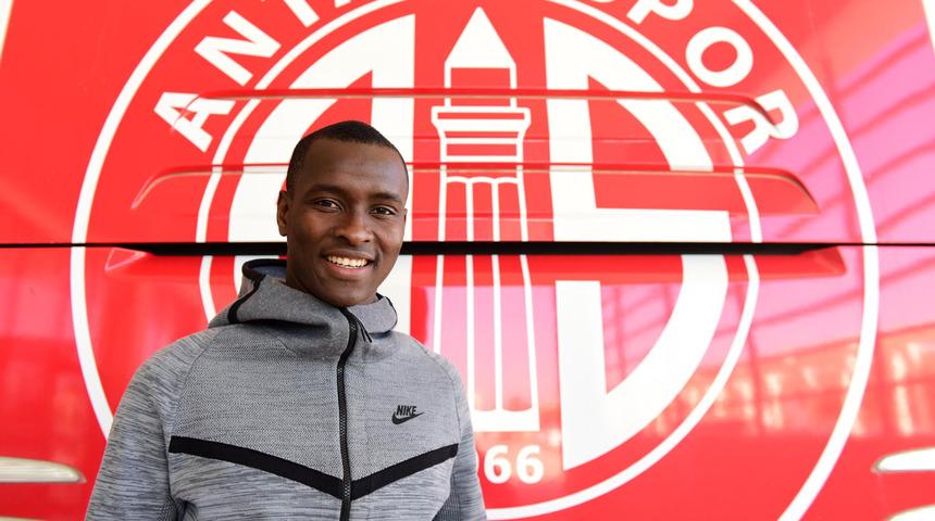 Antalyaspor, Jean Armel Drole'un ayağının kırıldığını açıkladı