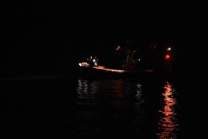 Son dakika! Bodrum'da göçmenleri taşıyan lastik bot battı! 9 kişi kurtarıldı, 3 kişi aranıyor G2