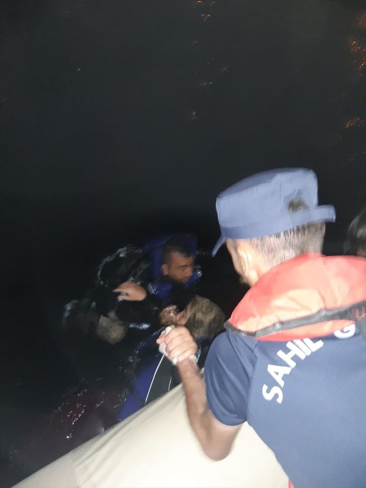 Son dakika! Bodrum'da göçmenleri taşıyan lastik bot battı! 9 kişi kurtarıldı, 3 kişi aranıyor G1