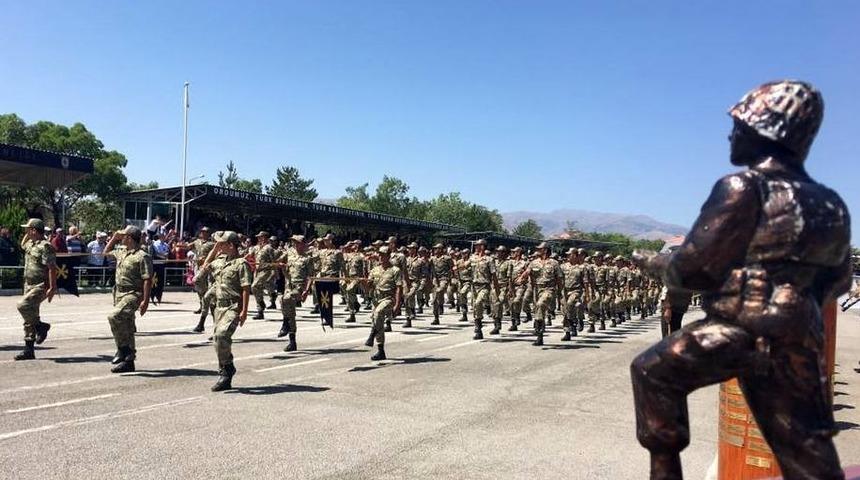 Erzincan&rsquo;da bedelli askerler yemin etti