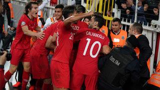 Milliler, yine son anlarda güldürdü