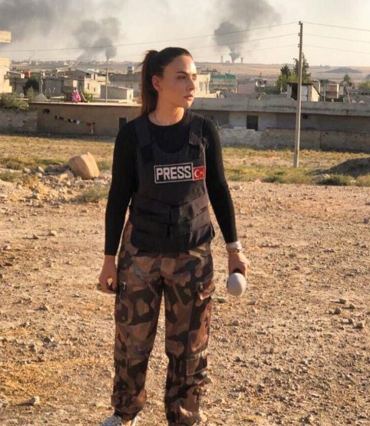 Barış Pınarı Harekatı için sınıra giden Buket Aydın'ın fotoğrafı olay oldu! CHP'li isimden sert tepki G1