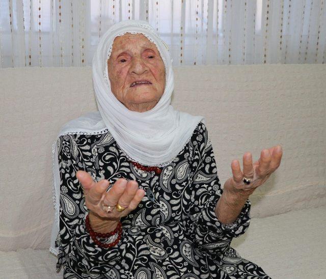 En yaşlı hacı Fikriye nineden Mehmetçik’e dua