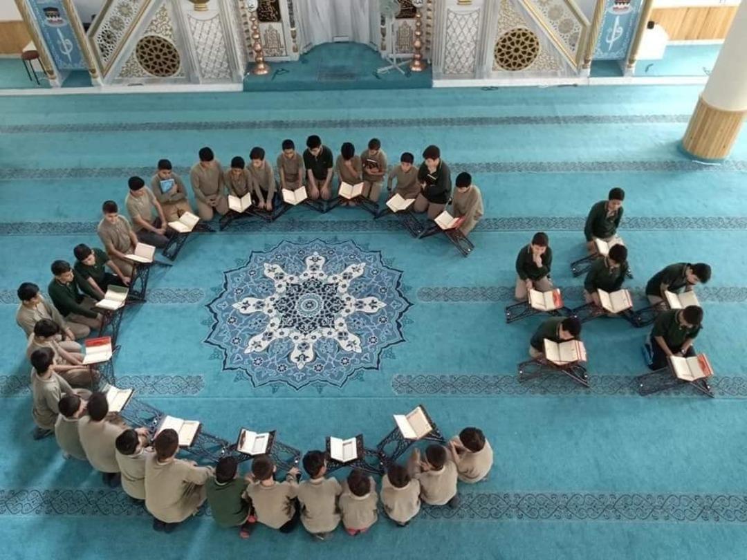 Bah&ccedil;esaraylı &ouml;ğrencilerden Mehmet&ccedil;iğe dualı destek