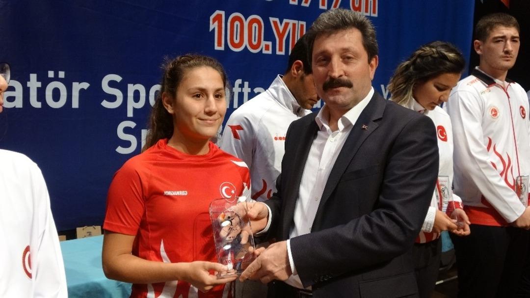 &rsquo;Kalenin Yıldızları Spor Başarı &Ouml;d&uuml;lleri&rsquo; sahiplerini buldu