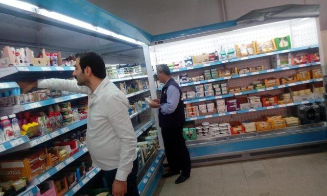 Hakkari’deki büyük marketlerde gıda denetimi yapıldı