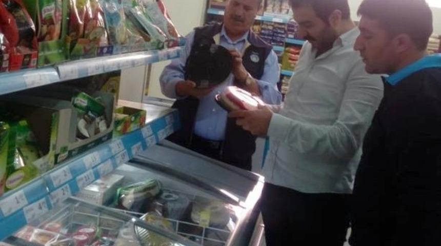Hakkari&rsquo;deki b&uuml;y&uuml;k marketlerde gıda denetimi yapıldı